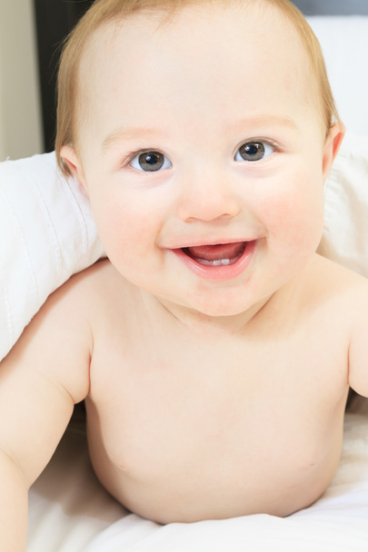 Baby boy playing on the parent bed - Foto, imagen