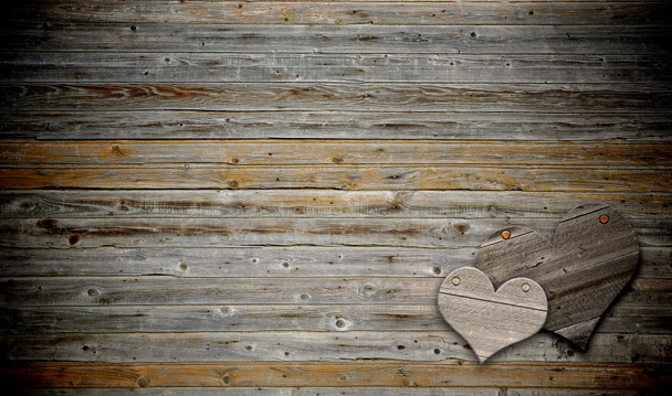 twee hart op hout achtergrond met kopie ruimte - Foto, afbeelding