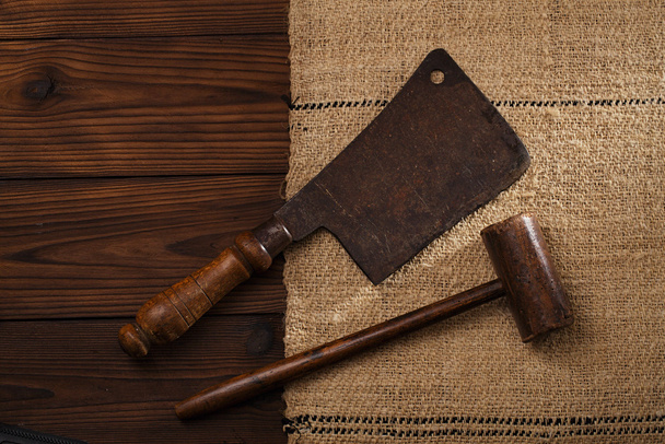 fából készült kalapács és vas hús fejsze - Fotó, kép