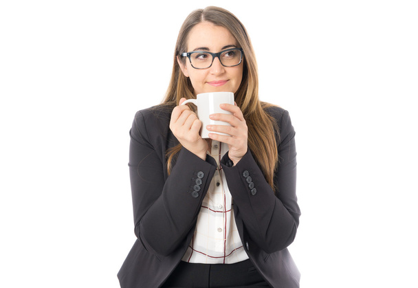 Vrouw met pak en kopje koffie - Foto, afbeelding
