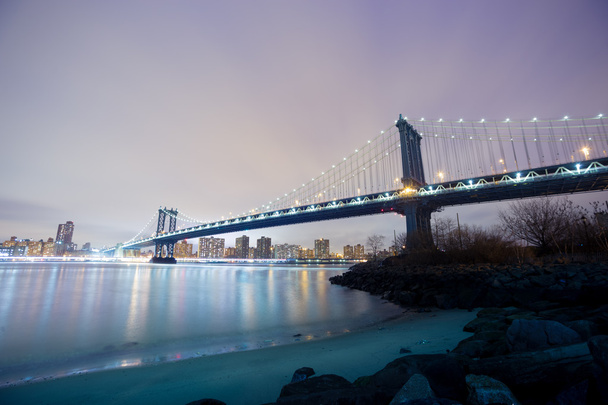 Manhattan brug bij schemering, New York City. - Foto, afbeelding