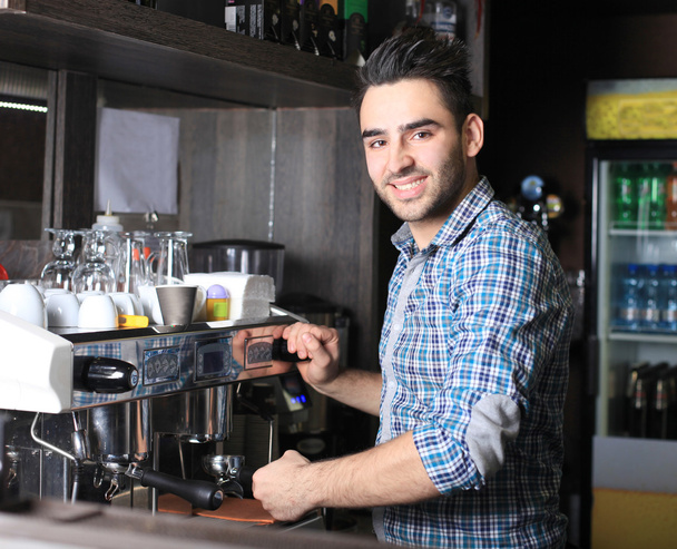 Expert professionnel barista fait du café
 - Photo, image