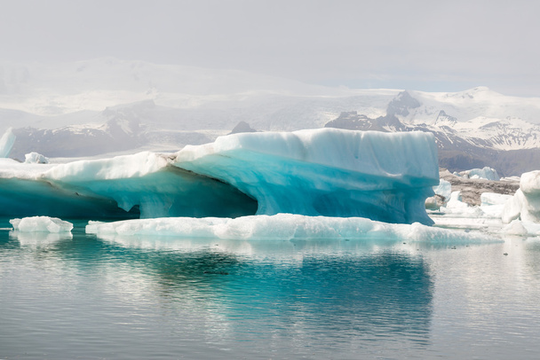 jää ja vesi jäätiköllä
 - Valokuva, kuva