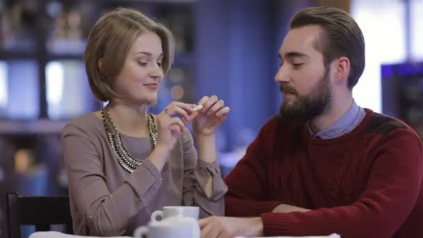 Woman at the cafe with her boyfriend - Záběry, video
