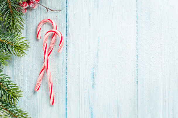 Candy hole a vánoční strom na dřevo - Fotografie, Obrázek