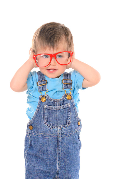 petit garçon drôle avec de grandes lunettes rouges
 - Photo, image