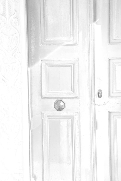 λευκό κόκκινο καφέ πόρτα στο παλαιό χωριό europ Ελλάδα Σαντορίνη - Φωτογραφία, εικόνα