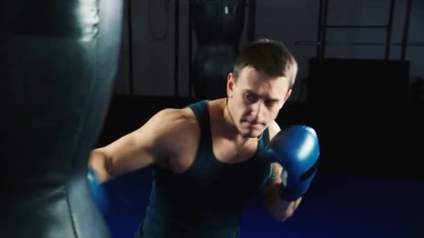 Boxing Workout: Athletic man boxing. - Video, Çekim