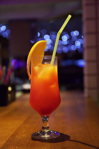 Alcohol cocktail on  bar   - Foto, Imagem