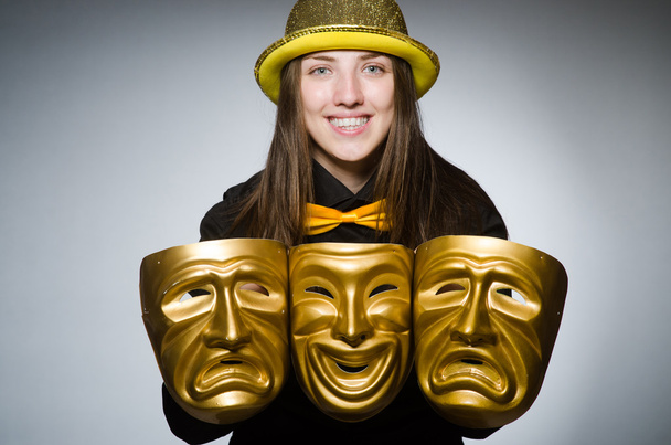 Vrouw met masker in grappig concept - Foto, afbeelding