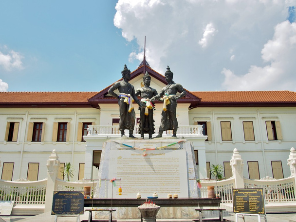 Monumento a los Reyes Magos en Chiang Mai, Tailandia
. - Foto, Imagen