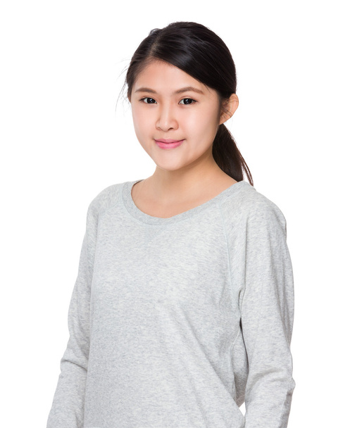 グレーのセーターにアジアの若い女性 - 写真・画像