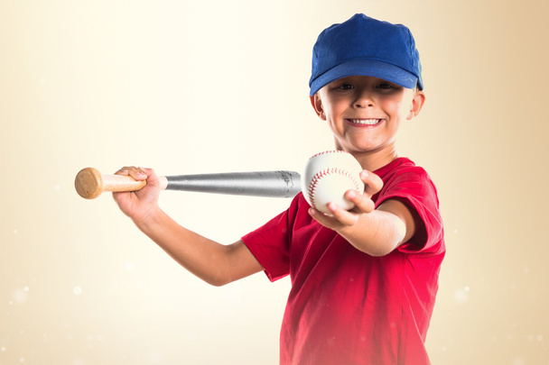 Blond kluk hraje baseball - Fotografie, Obrázek