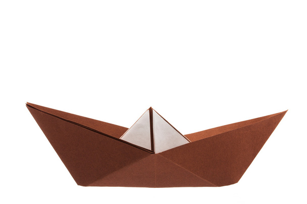 Origami barco de papel no fundo branco com Clipping Path
 - Foto, Imagem