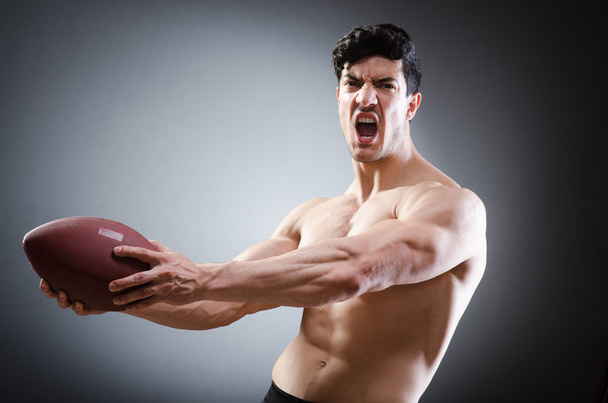 アメリカン フットボールと筋肉の男 - 写真・画像
