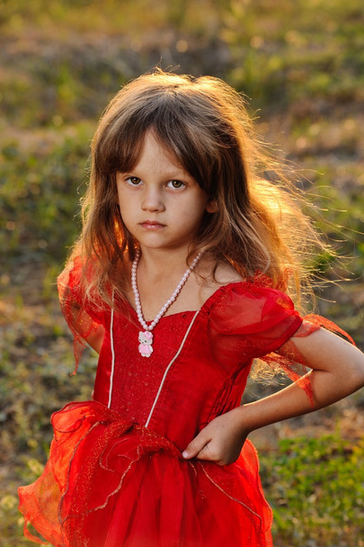 Девушка в красном
 - Фото, изображение