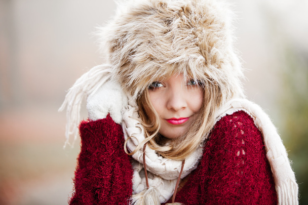 woman in winter clothing fur cap outdoor - Foto, Imagem