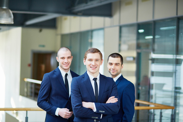 Equipo de negocios de tres hombres
 - Foto, imagen