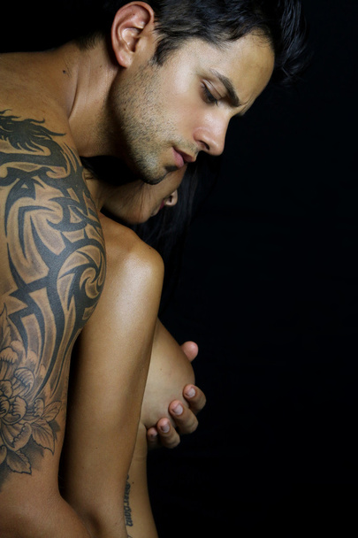 сексуальные отношения - мужчина трогает грудь
 - Фото, изображение