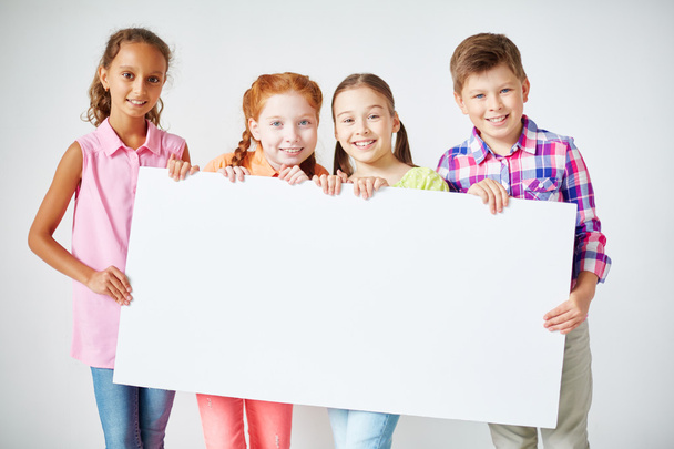 schoolkinderen bedrijf blanco papier - Foto, afbeelding