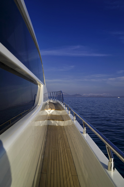 イタリア、サルディニア、35 メートルの高級ヨット、歩道 - 写真・画像