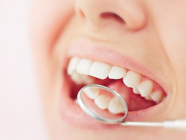 Открытый рот и белые зубы
 - Фото, изображение