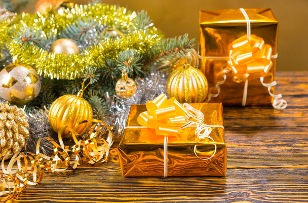 buntes stilvolles goldenes Weihnachtsstillleben - Foto, Bild