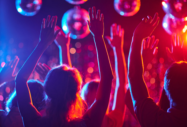 Dav lidí, tanec v nočním klubu - Fotografie, Obrázek