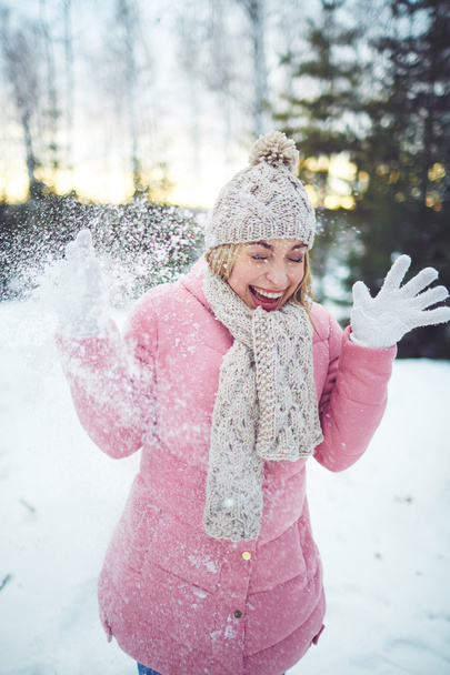 girl in winter wear having fun - Φωτογραφία, εικόνα