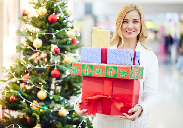 woman with heap of Christmas gifts - Foto, Imagen
