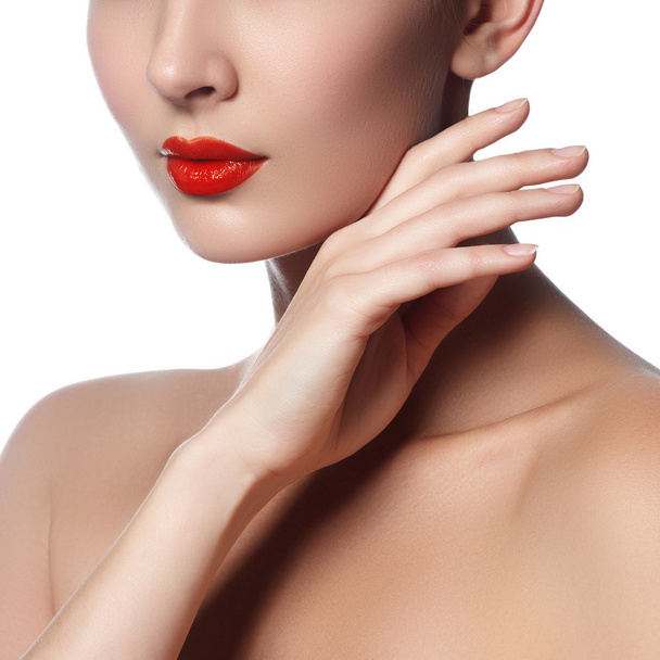 Close-up shot of woman lips with glossy red lipstick. Glamour red lips make-up, purity skin. Retro beauty style. Beautiful model girl with beauty makeup, red lips, perfect fresh skin. Youth and Skin Care Concept - Foto, afbeelding