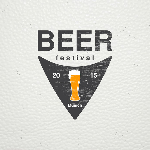 Beer and brewing. Beer festival Oktoberfest. Old retro vintage grunge. Scratched, damaged, dirty effect. Typographic labels, stickers, logos and badges. - Vektor, obrázek
