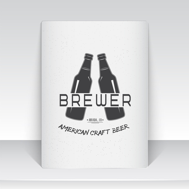 Beer pub. Brewing old school of vintage label. Sheet of white paper. Monochrome typographic labels, stickers, logos and badges. - Vector, afbeelding