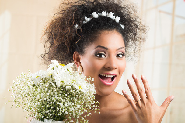 Excited bride showing her wedding ring - Zdjęcie, obraz