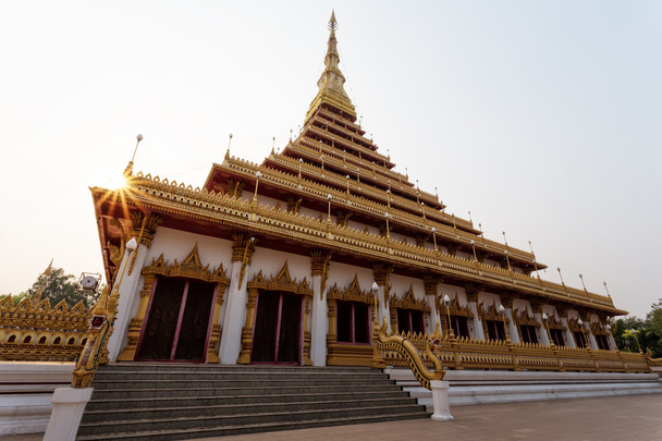 A lovely temple on Lake Kaen Nakhon in Khon Kaen, Thailand - Fotoğraf, Görsel