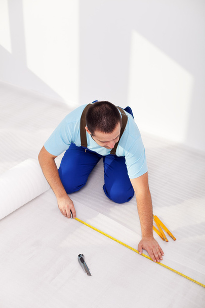 Укладання ламінованої підлоги в домашніх умовах
 - Фото, зображення