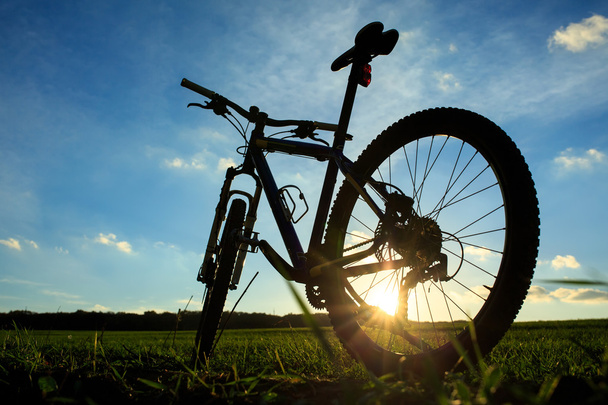 Silhouette of Mountain bicycle at sunset - Фото, изображение