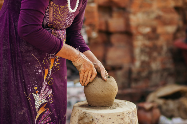 arcilla olla creación tradicional vietnam
 - Foto, imagen