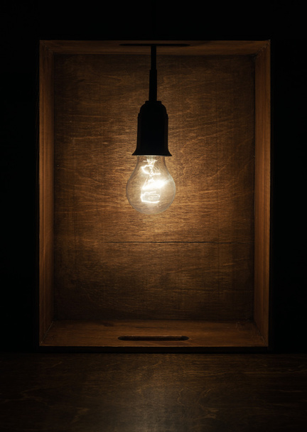 Light bulb in wooden box - Foto, Imagen