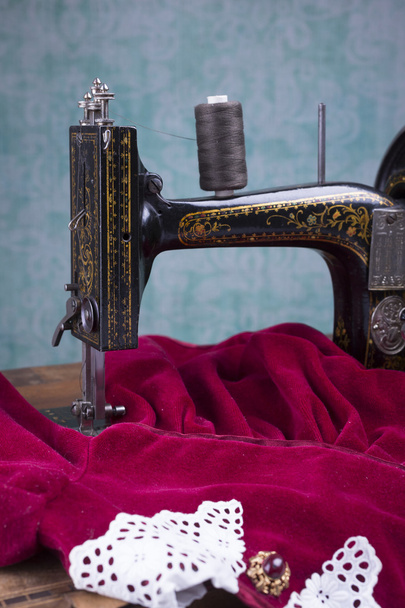 Máquina de coser rosca
 - Foto, imagen
