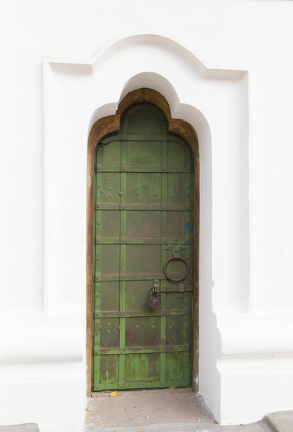 Vintage αντίκες σφυρήλατα σιδερένια πόρτα. - Φωτογραφία, εικόνα