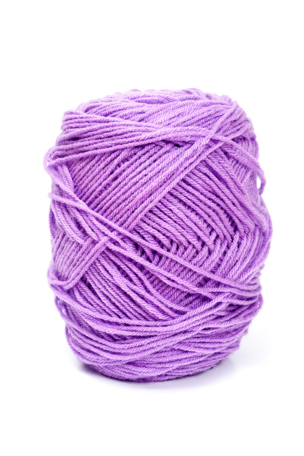 lana de hilo púrpura para tejer
 - Foto, Imagen