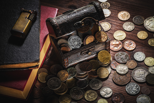 старі монети і старий об'єкт
 - Фото, зображення