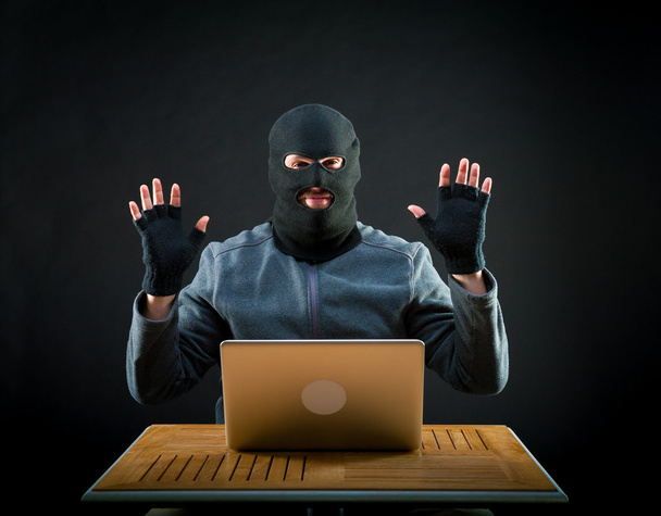 Hacker en el trabajo
 - Foto, imagen