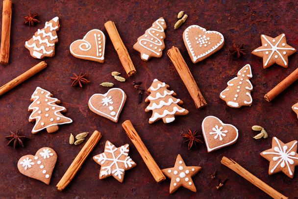 kotitekoinen ihana gingerbreads
 - Valokuva, kuva
