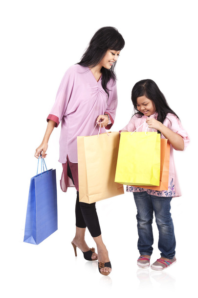 Mother and daughter shopping - 写真・画像