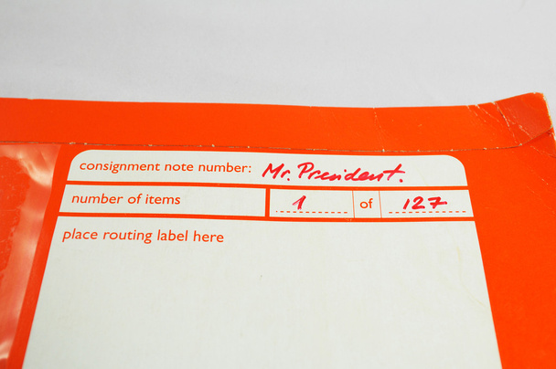 Postikirjekuori, jossa on presidentin rahtikirja
 - Valokuva, kuva