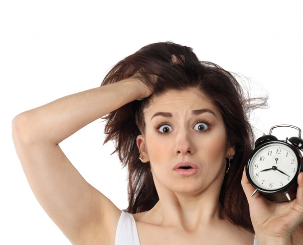 Mujer sorprendida sosteniendo reloj
 - Foto, imagen