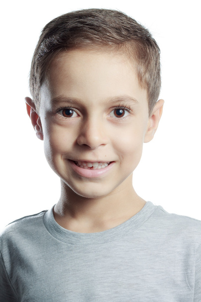 toothless smiling boy showing his lost tooth milk - Foto, Bild