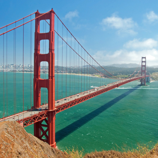 Мост Золотой Гейт в Сан-Франциско с красивым лазурным осом
 - Фото, изображение